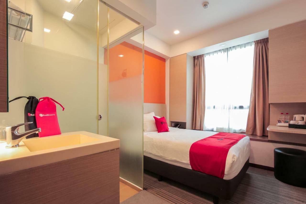Khách sạn Reddoorz Premium @ Balestier 3*